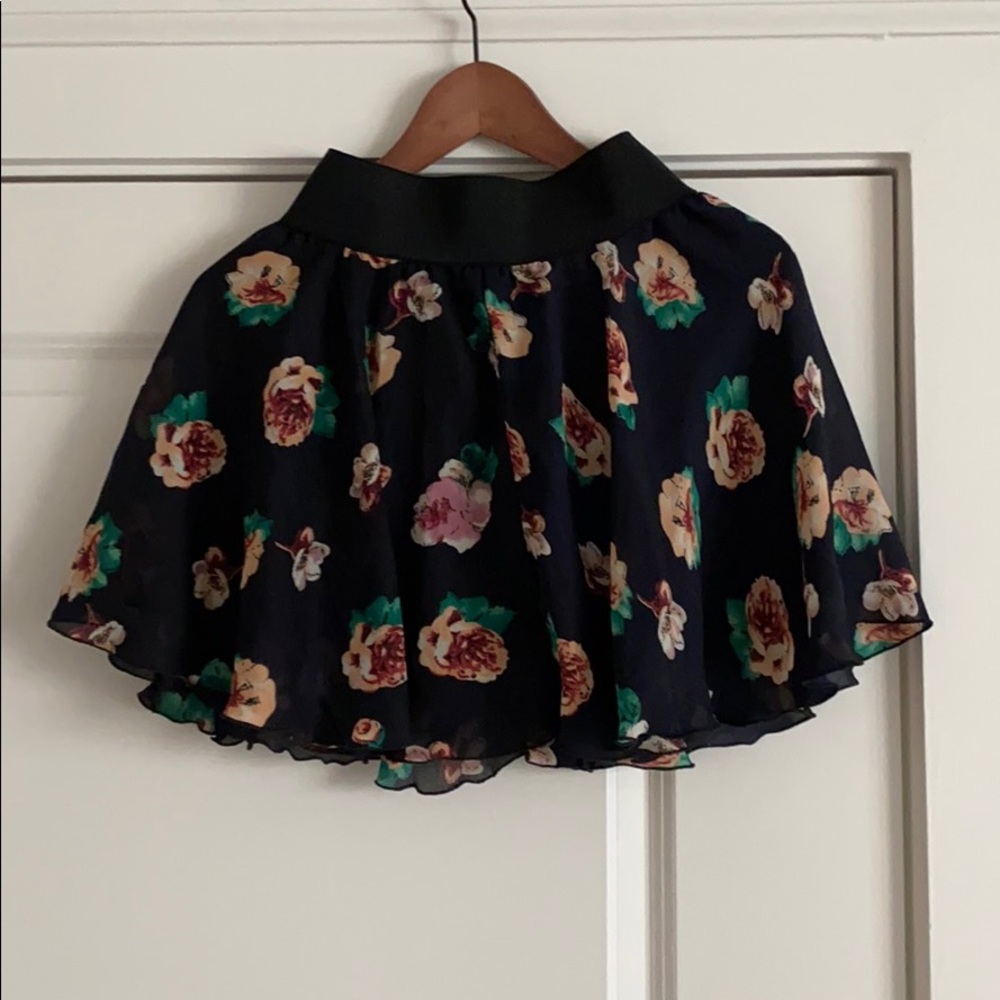 ❄️3/15$❄️Floral mini skirt